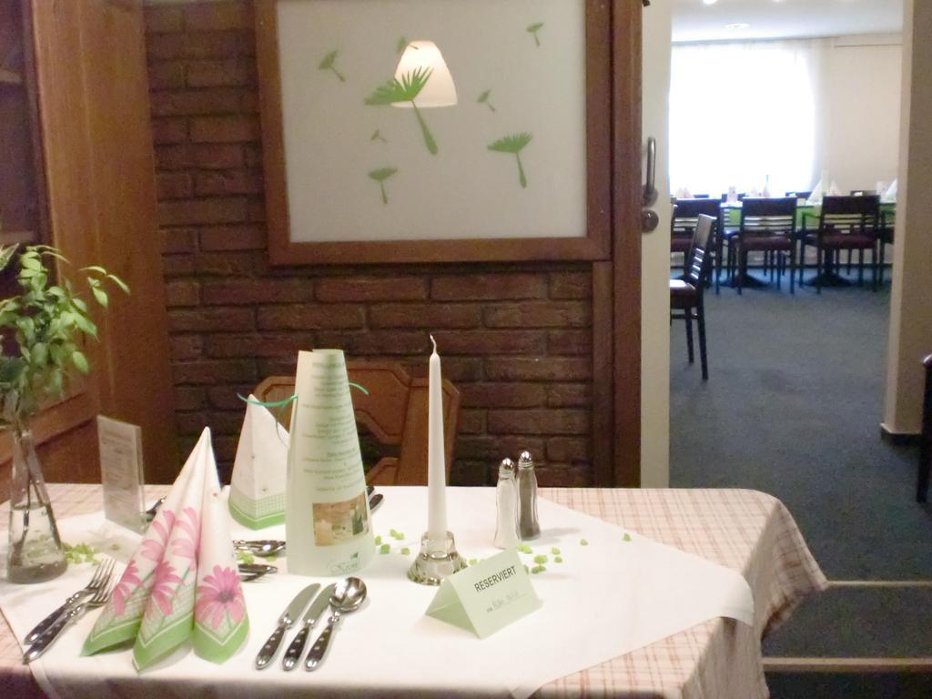 Hotel & Gaestehaus Krone Geiselwind Ngoại thất bức ảnh