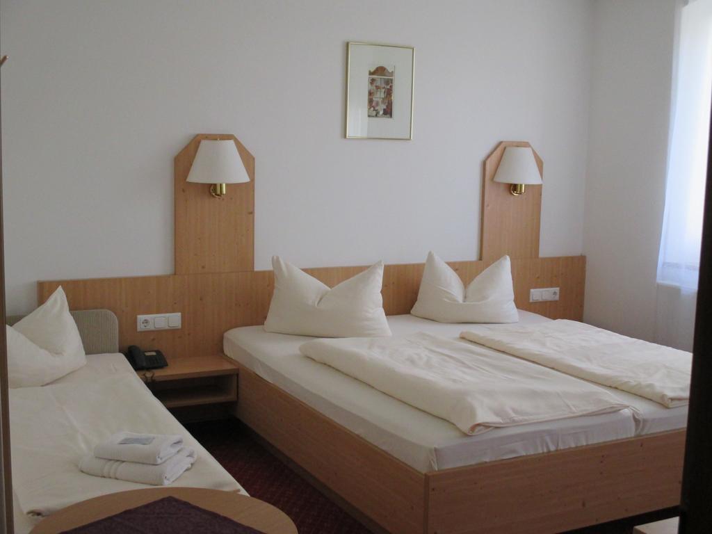 Hotel & Gaestehaus Krone Geiselwind Phòng bức ảnh