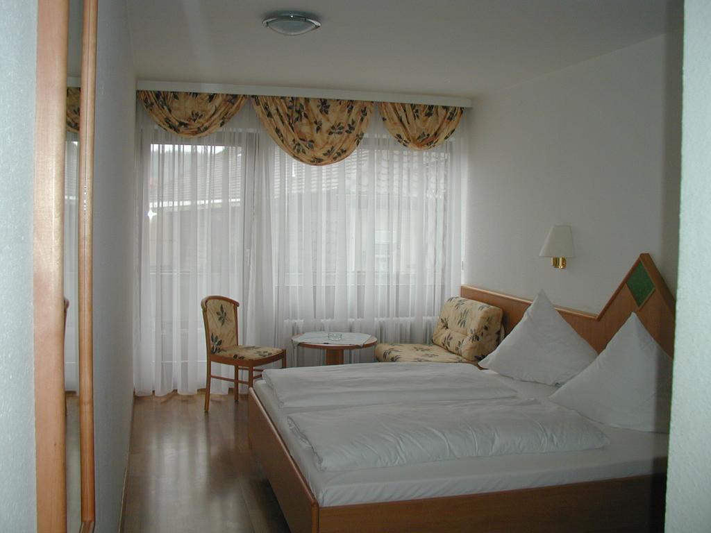 Hotel & Gaestehaus Krone Geiselwind Phòng bức ảnh