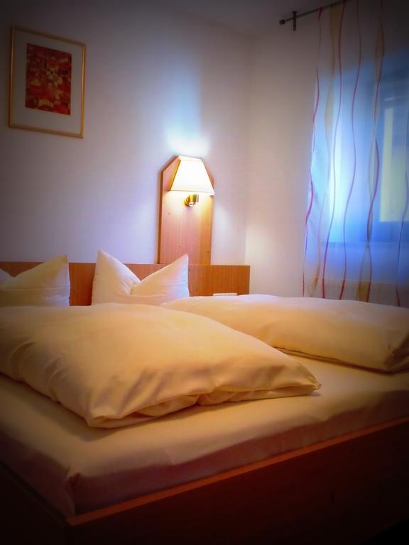 Hotel & Gaestehaus Krone Geiselwind Ngoại thất bức ảnh