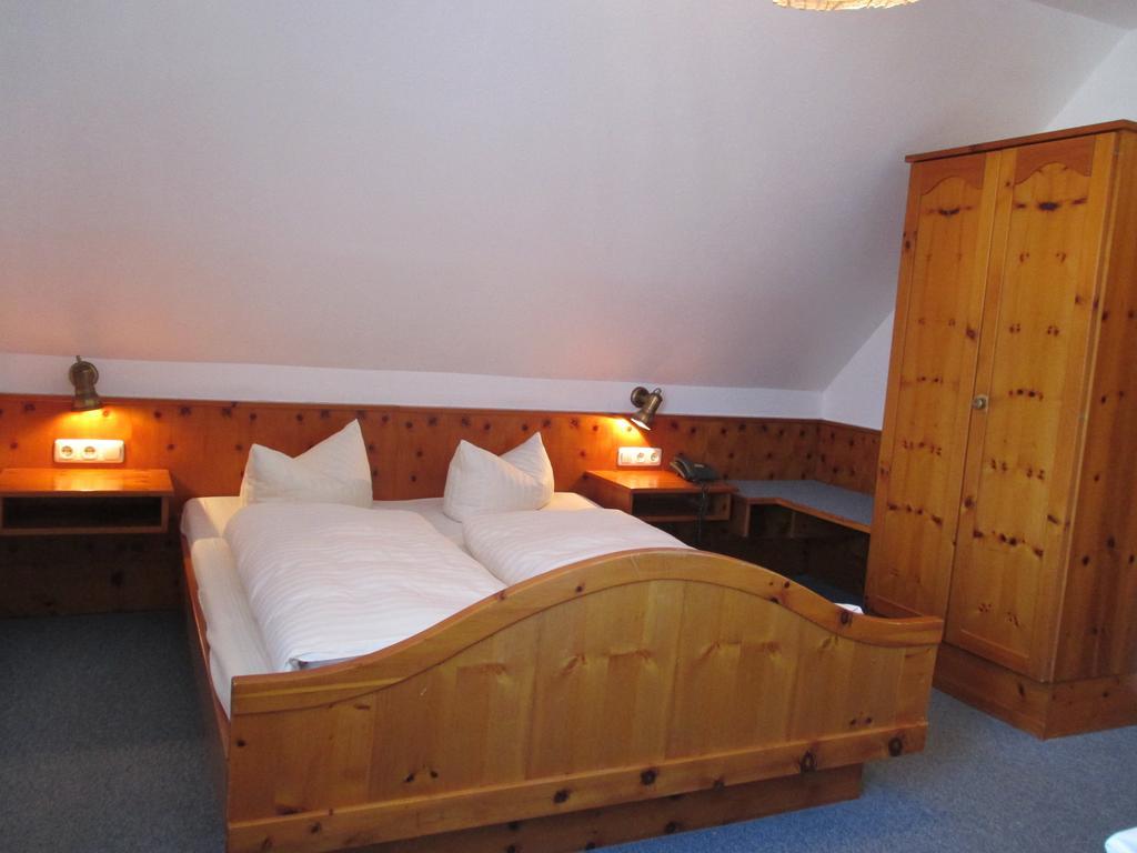 Hotel & Gaestehaus Krone Geiselwind Ngoại thất bức ảnh