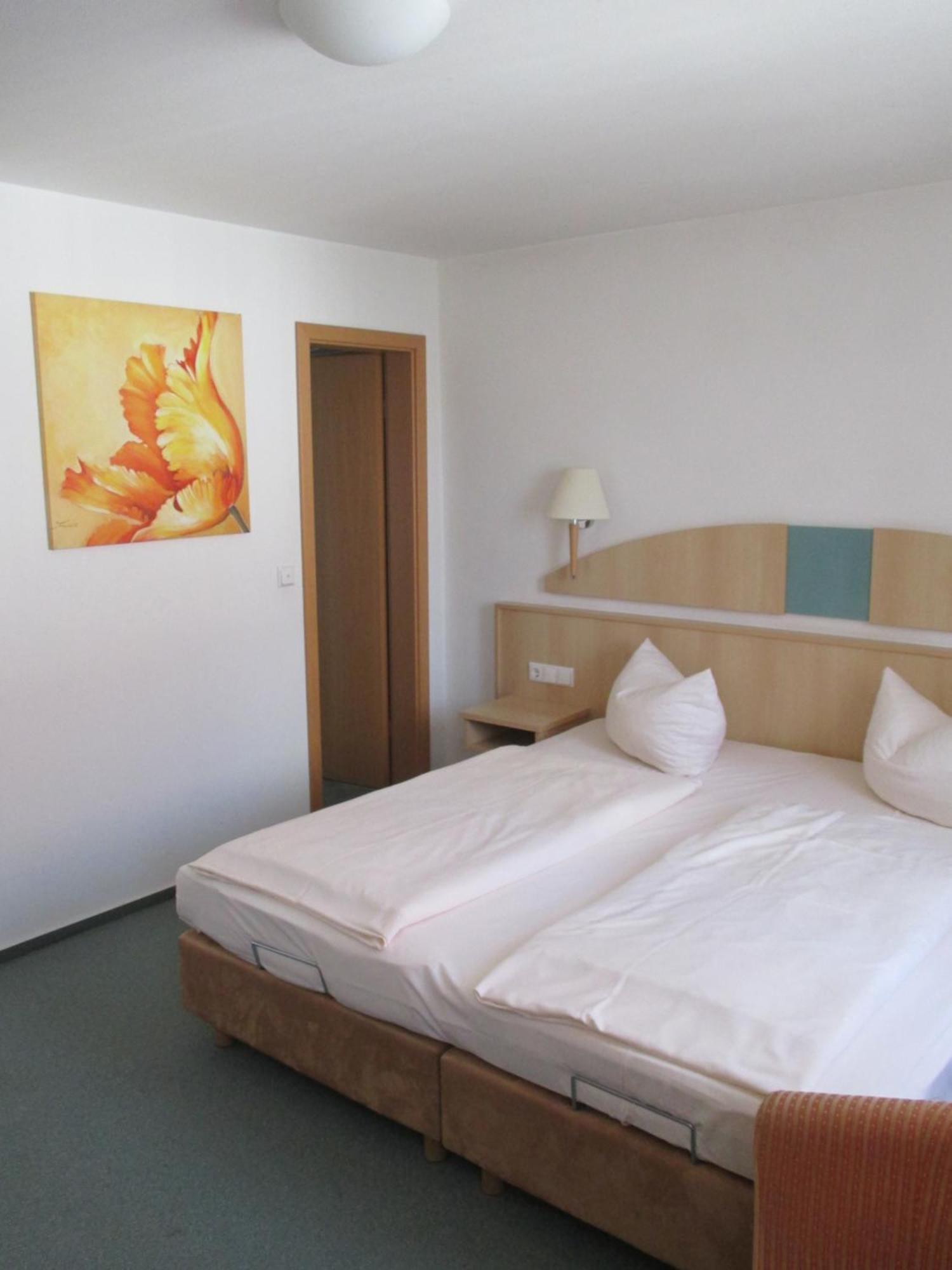 Hotel & Gaestehaus Krone Geiselwind Phòng bức ảnh