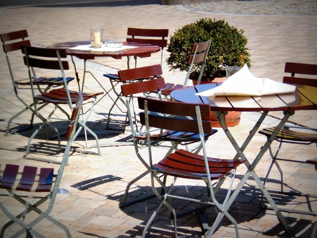Hotel & Gaestehaus Krone Geiselwind Ngoại thất bức ảnh