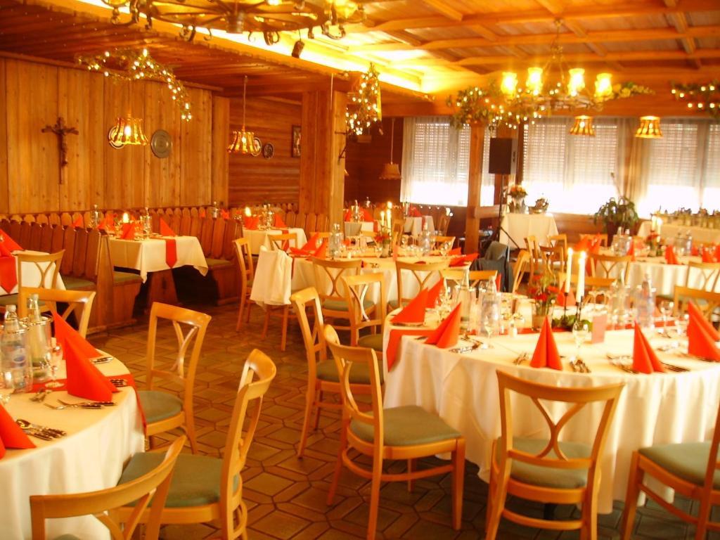 Hotel & Gaestehaus Krone Geiselwind Ngoại thất bức ảnh