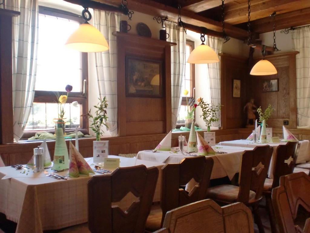 Hotel & Gaestehaus Krone Geiselwind Ngoại thất bức ảnh